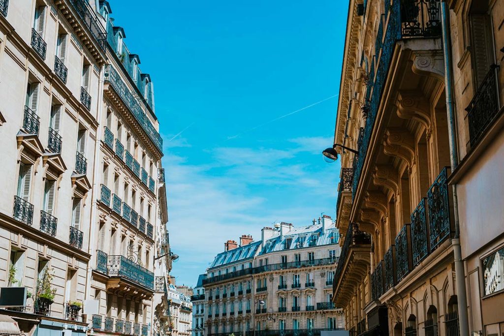 Lire la suite à propos de l’article Acheter du CBD en Pharmacie à Paris – Guide des boutiques spécialisées